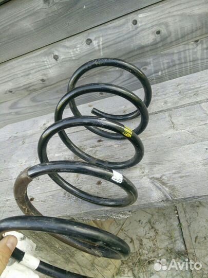 Продам переднюю пружину