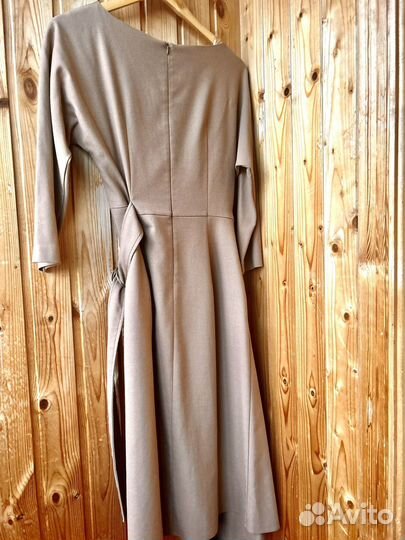 Платье бежевое