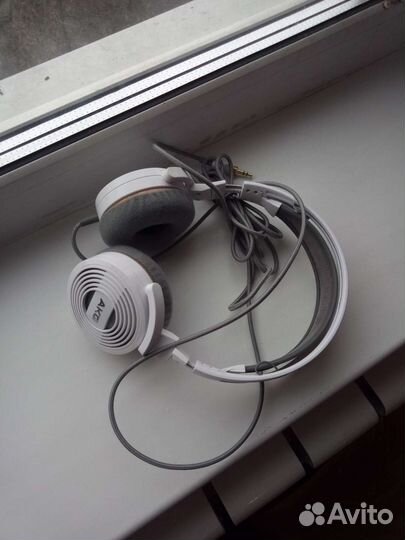 Наушники akg520
