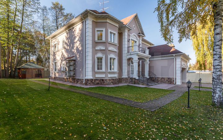 Дом 400 м² на участке 15 сот.
