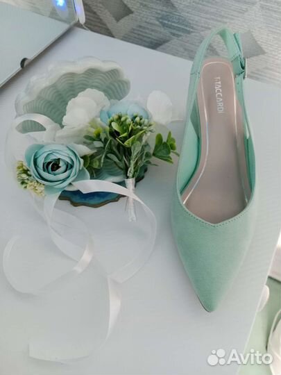 Бутоньерка для жениха, браслет для невесты