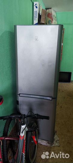 Холодильник бу indesit