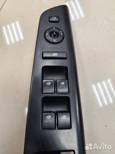 Блок управления стеклоподъемниками передний левый