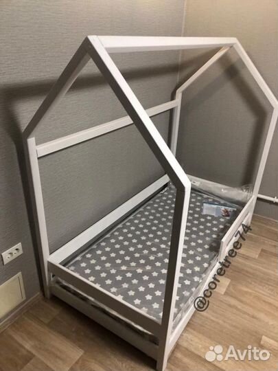 Кроватка-домик Монтессори