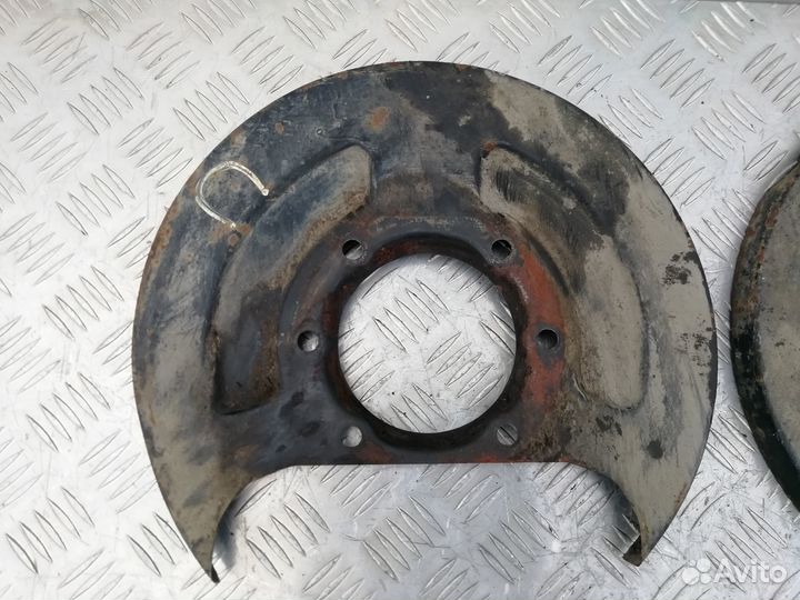 Пыльник тормозного диска Nissan Patrol K160 / K260