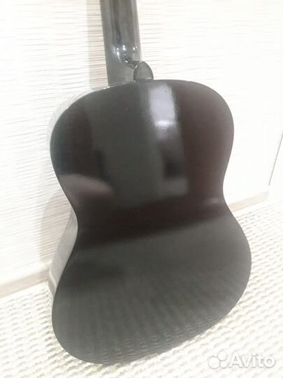 Полноразмерная классическая гитара