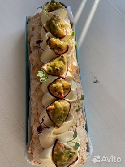 Меренговый рулет и Макарон