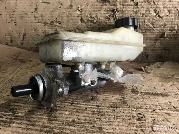 Цилиндр тормозной главный Hyundai Grand Starex