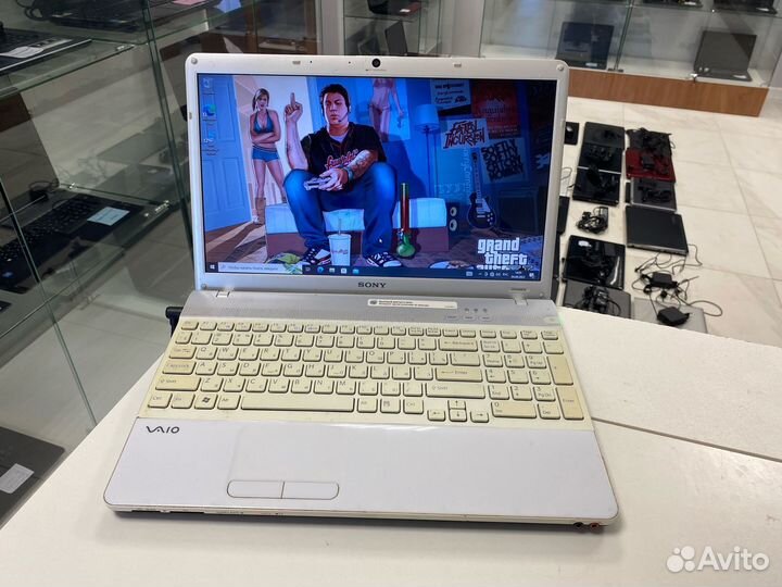 Sony (Core i5/ 320gb/ 4gb ram)