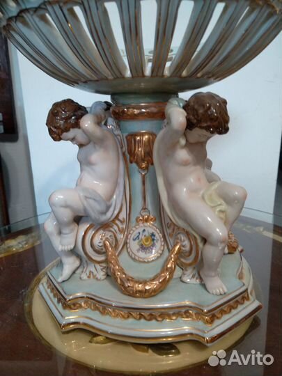 Ваза статуэтка фарфор золото цветы. Красота