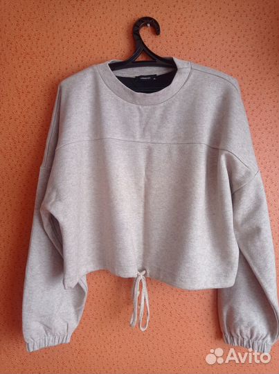 Джемпер спортивный и с воланом 48,50