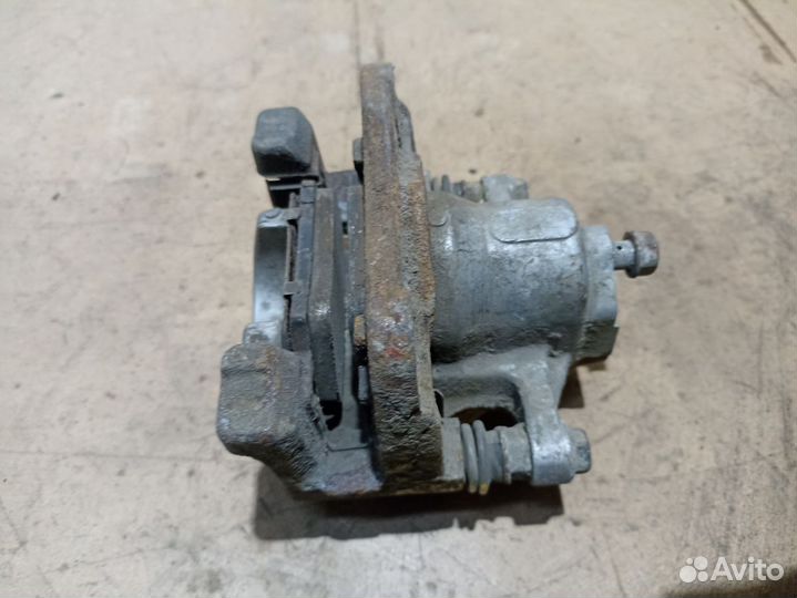 Суппорт тормозной задний правый Toyota Camry XV40