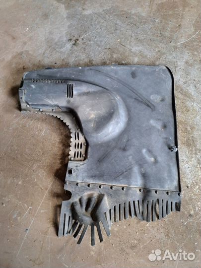 Накладка моторного отсека Mercedes W211