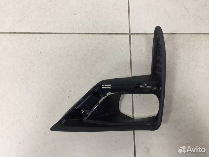 Рамка противотуманной фары правой Toyota Land Crui