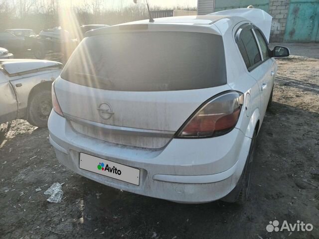 Opel Astra 1.6 МТ, 2011, битый, 163 000 км