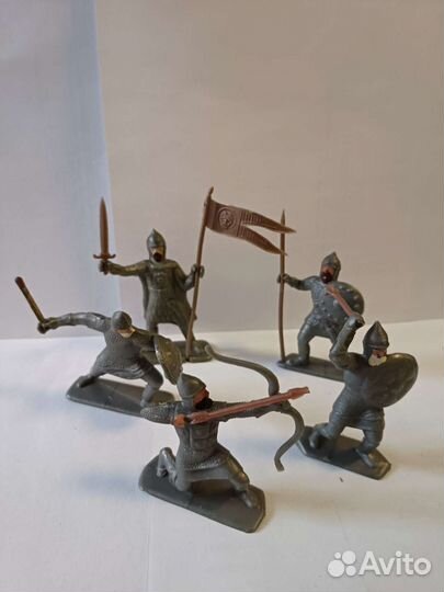 Солдатики, индейцы, богатыри, рыцари