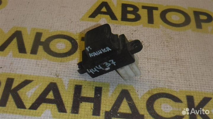 Кнопка стеклоподъемника Nissan Qashqai (J10) 2006