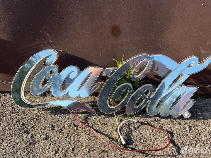 Святщаяся вывеска Coca Cola