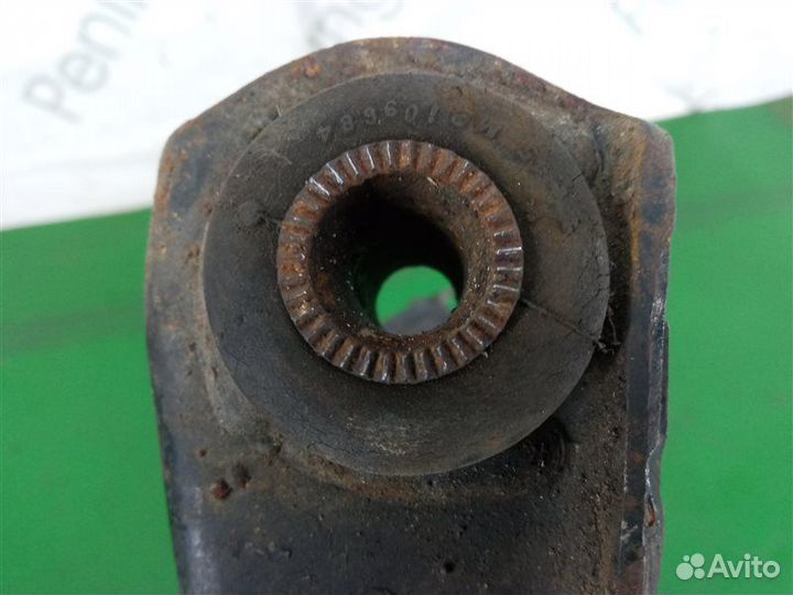 Рычаг подвески передний правый Mitsubishi Pajero