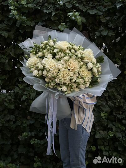 Цветы,шары,игрушки и товары для праздника