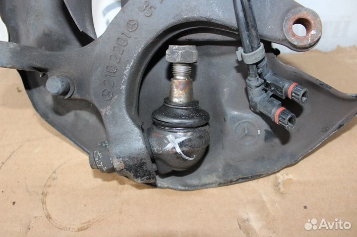 Ступица передняя левая Mercedes E320 W210