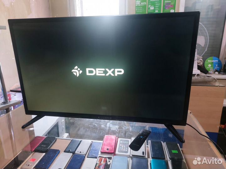 Смарт Телевизор Dexp 81 см встроенный тюнером