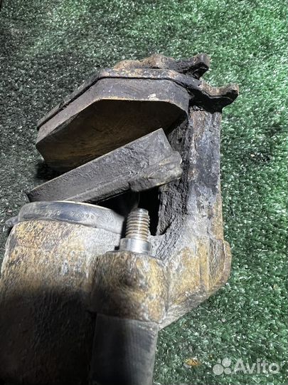 Суппорт задний правый Volkswagen Caddy 3 1.9