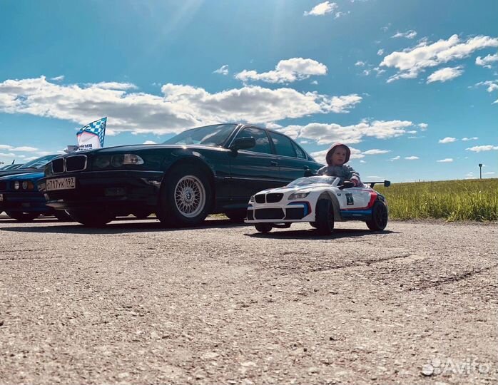Детский электромобиль bmw