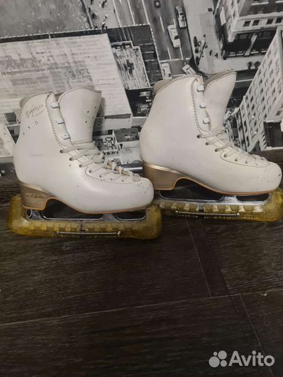 Фигурные коньки edea 210