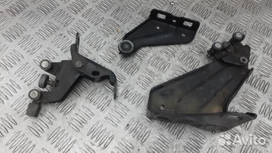 Петля двери сдвижной правой opel combo C (HBE10RK0