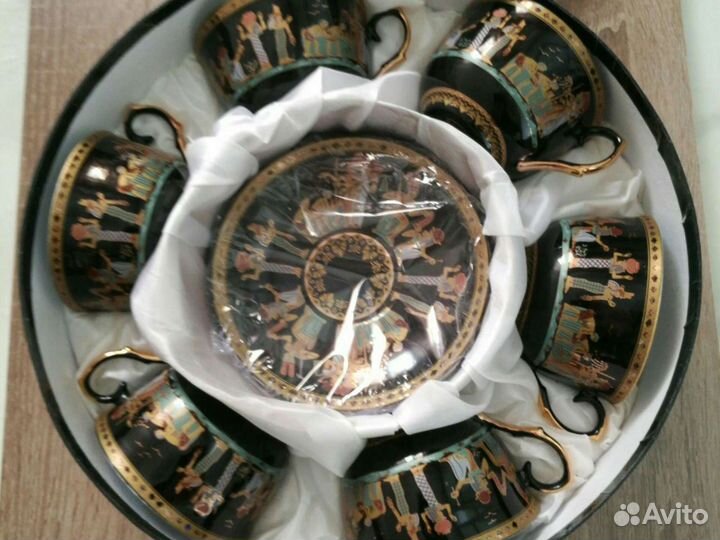 Фарфоровый чайный сервиз