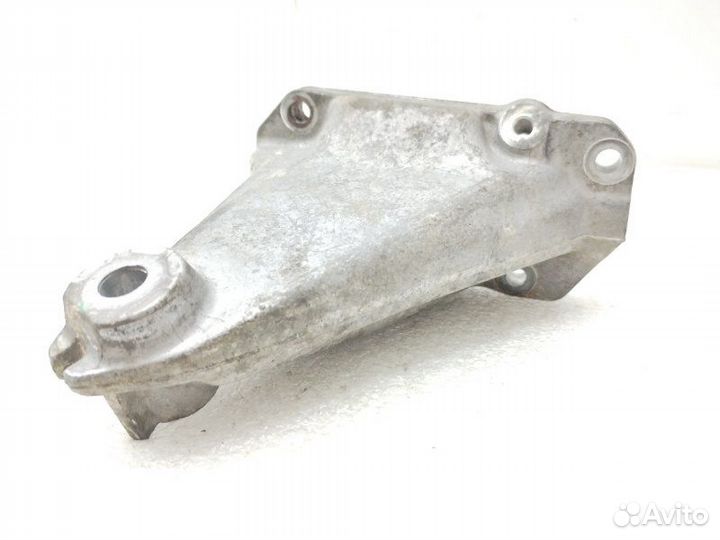 Кронштейн двигателя левый Mercedes-Benz C-Class