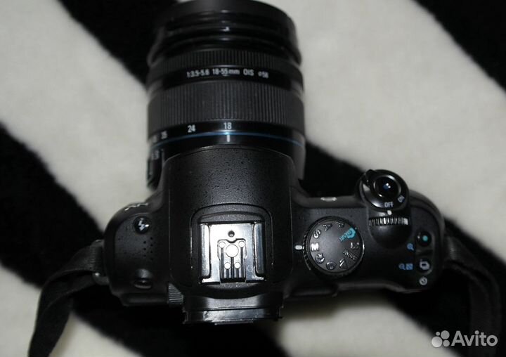 Беззеркальная камера Samsung nx10