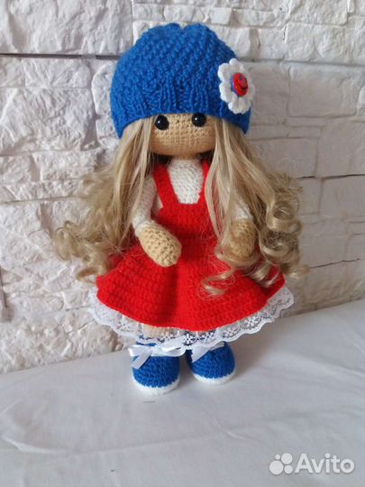 Вязаная кукла ручной работы