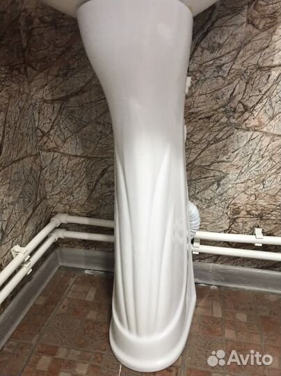 Раковина с пьедесталом