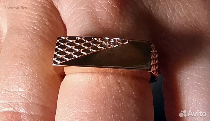 Печатки кольца золотые новые 19 размер