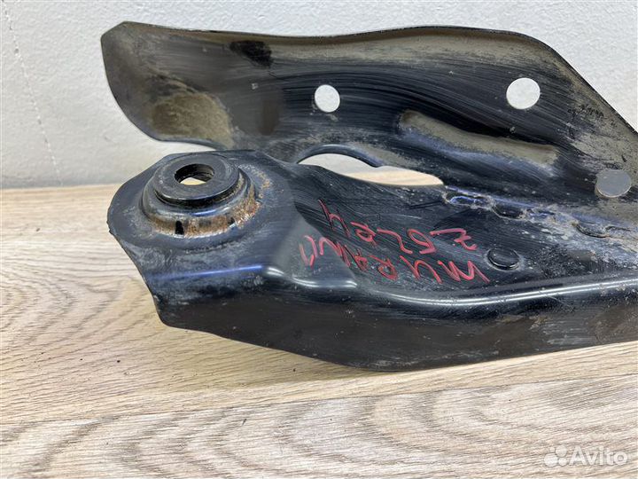 Кронштейн задней балки правый Nissan Murano Z52