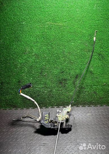 Замок двери передний правый Kia Carnival 2.9 2004