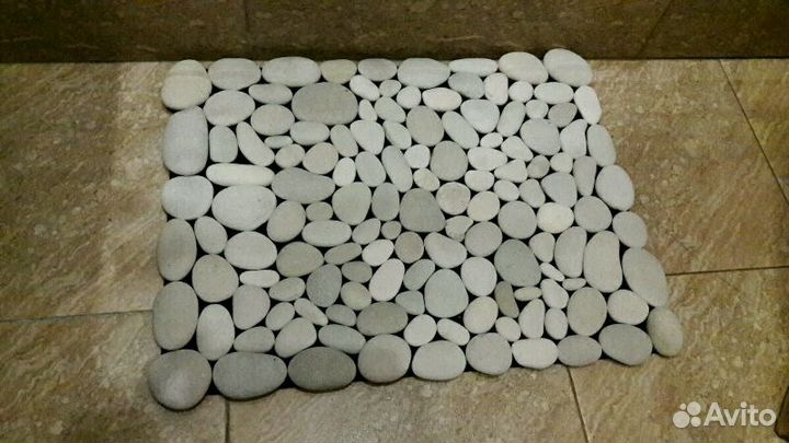 Коврик из морских камней