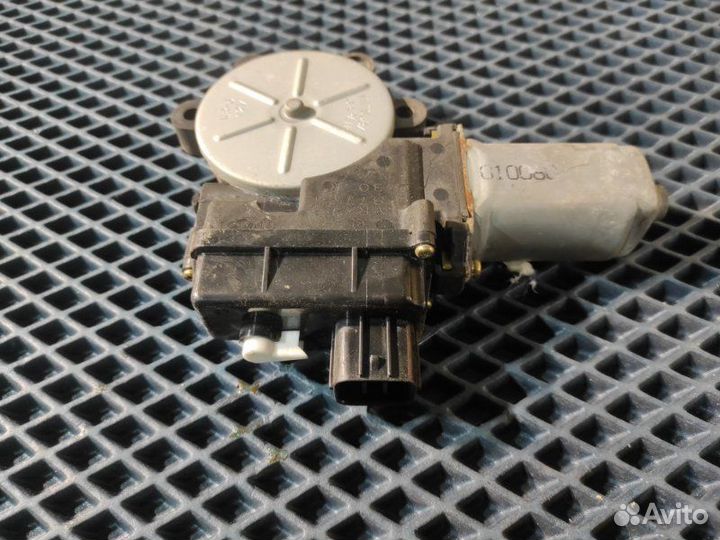 Мотор стеклоподъемника задний левый Mitsubishi