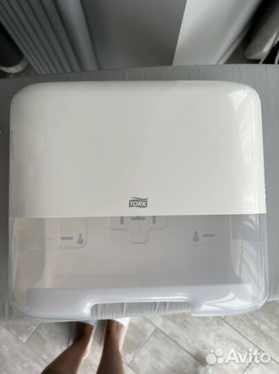 Новый Диспенсер для бумажных полотенец tork