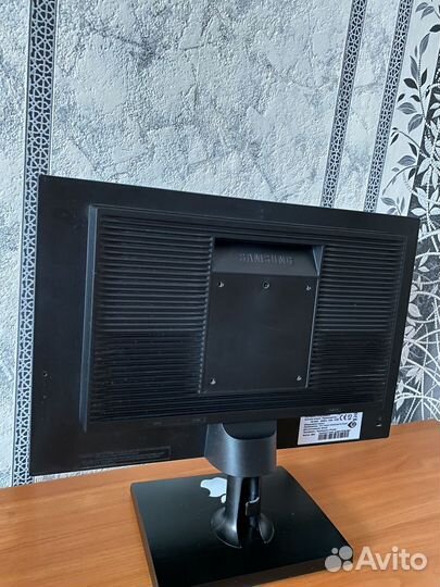 Монитор Samsung S19C200