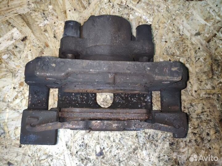 Суппорт тормозной передний правый Bmw 320I E90 N46