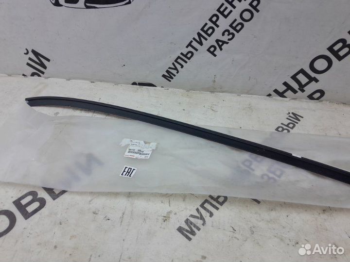 Молдинг лобового стекла Toyota Camry 70