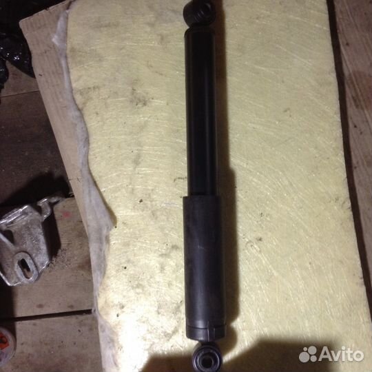 Opel Agila 1,0 12v амортизатор задний суппорта