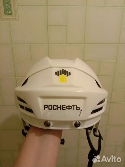 Хоккейный шлем