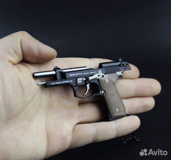 Брелок пистолет Beretta 92 разборный масштаб 3:1