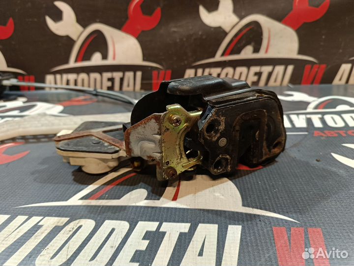 Замок двери задний Hyundai Elantra XD 3