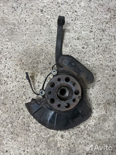 Правый Передний кулак на Mercedes обои 211 4 matic