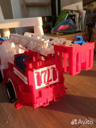 Игрушка пожарная машина и гараж парковка икеа